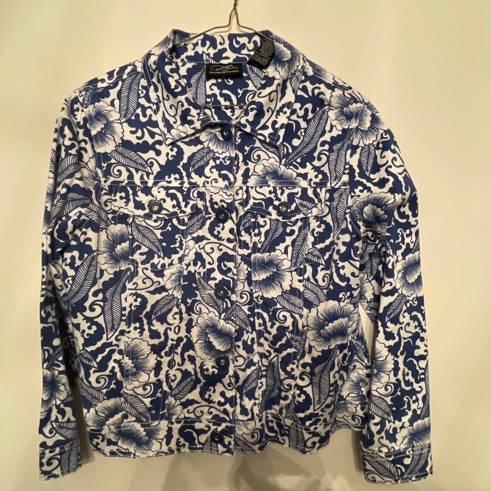 Dealers & Damons Blue and white Floral top